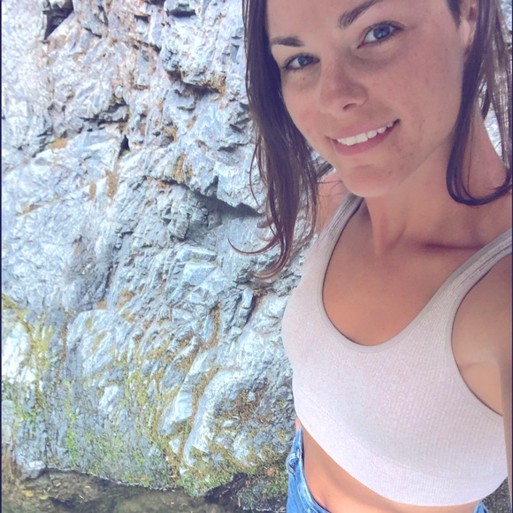 Meet your Posher, Candice - Picture 2 of 4